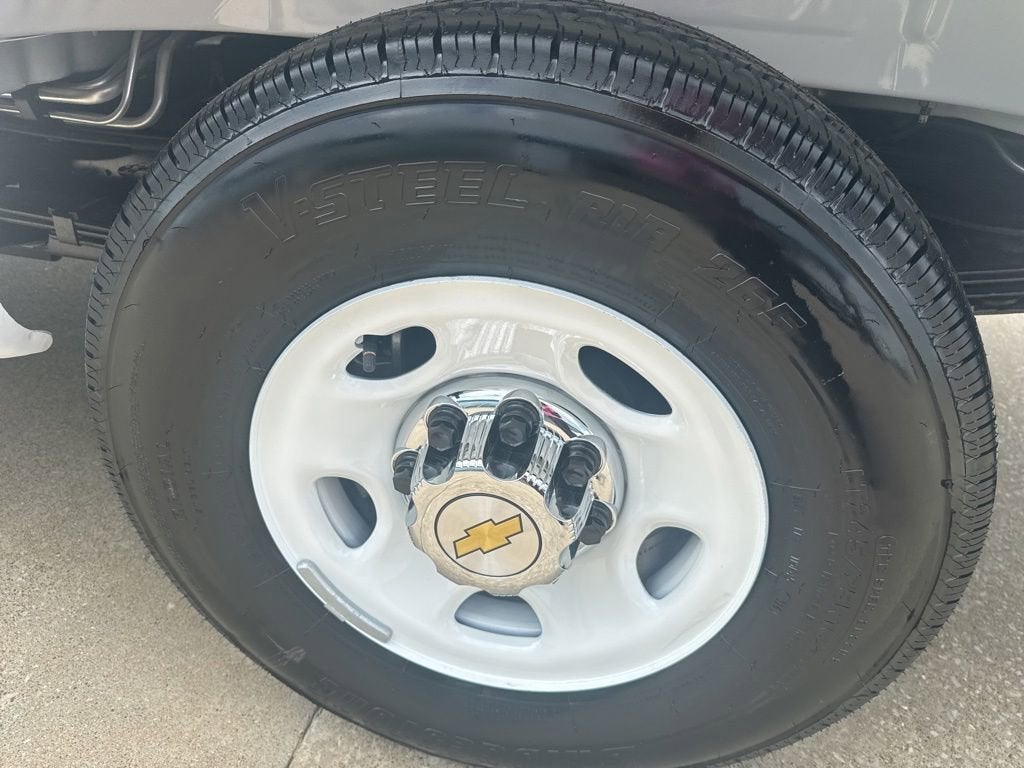 2026 Chevrolet Express Passenger LT